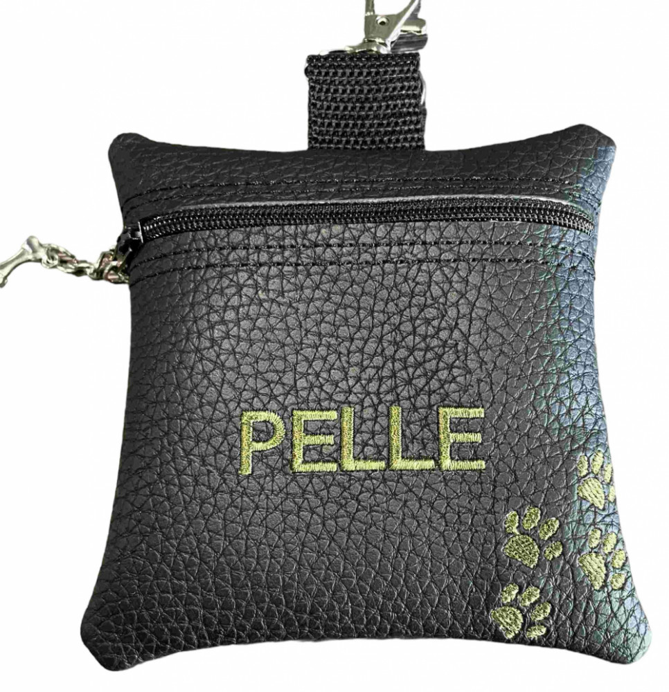 Godbidstaske i sort kunstlæder med poter og navn