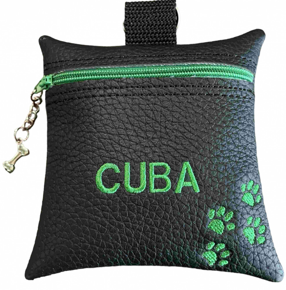 Godbidstaske i sort kunstlæder med poter og navn