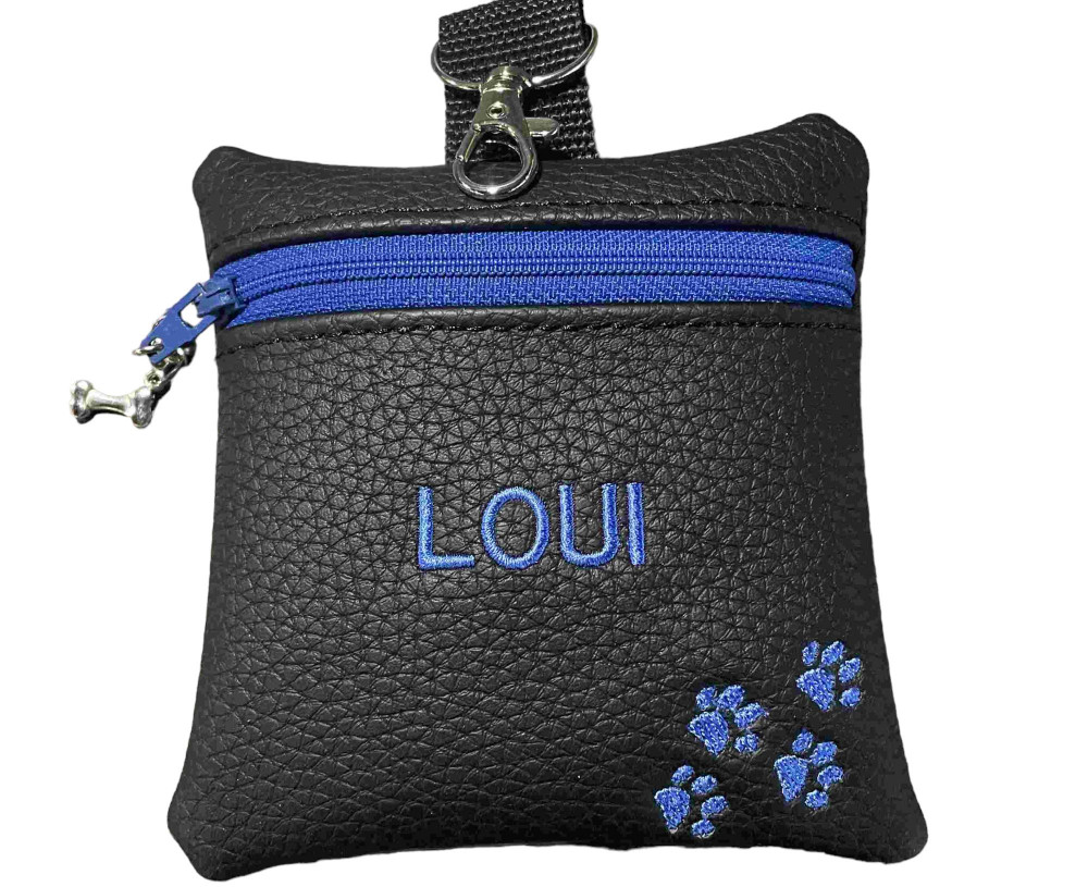 Godbidstaske i sort kunstlæder med poter og navn