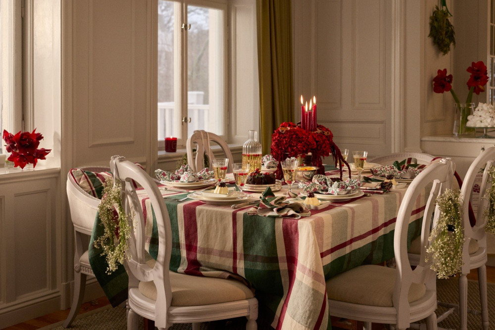 Lexington Checked linen blend tablecloth