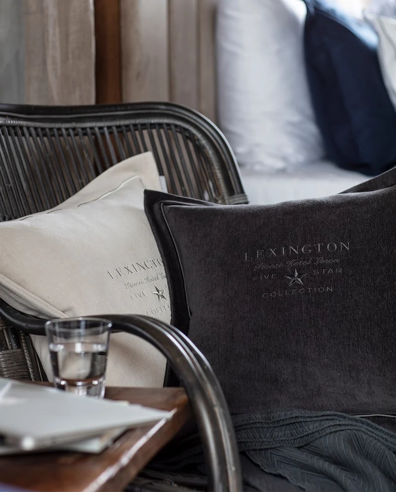 Lexington Hotel velour pudebetræk med broderi, dark gray