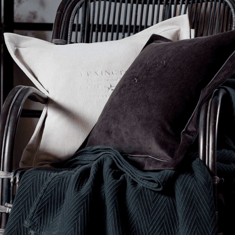 Lexington Hotel velour pudebetræk med broderi, dark gray