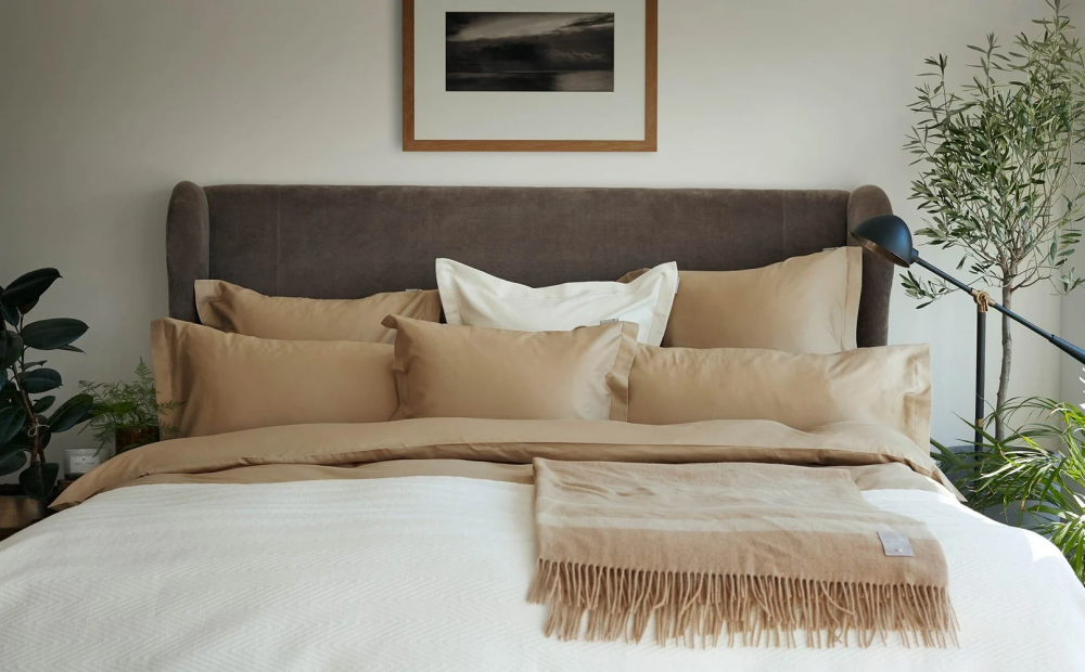 Lexington Hotel wool throw, beige/white