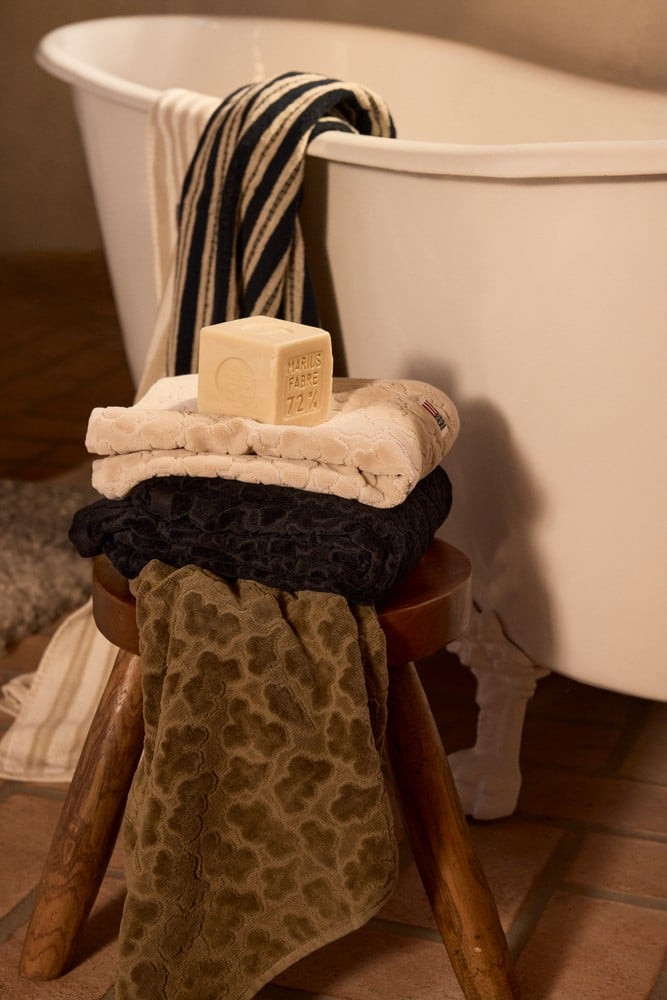 Lexington Velour jacquard håndklæde med bladmønster, oliven