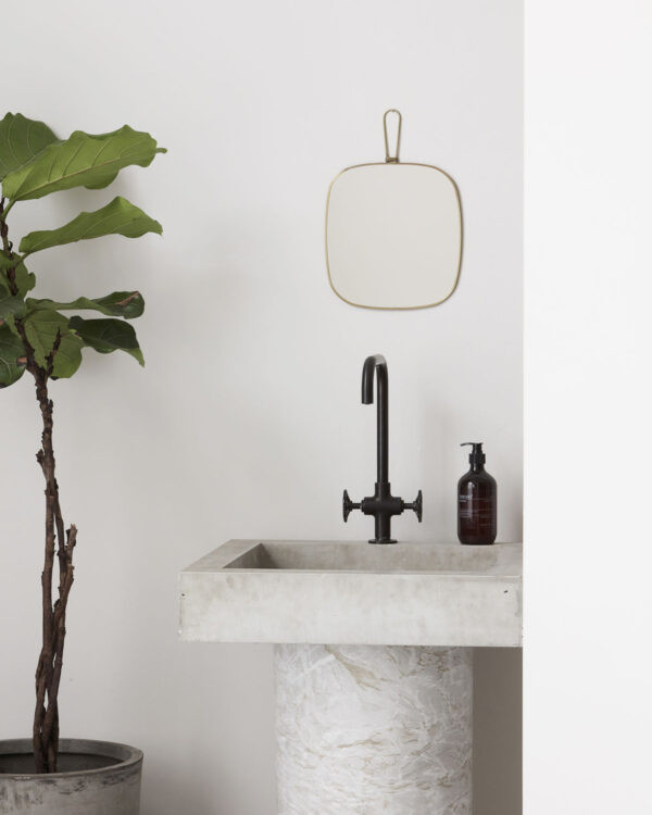 Spejl med messing kant fra Meraki