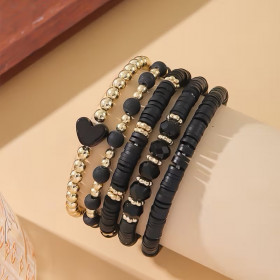 Armbåndsæt med 5 armbånd og hjertevedhæng. Sort