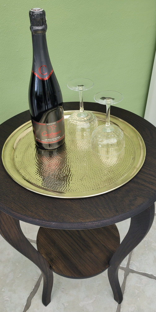 Barbord i træ og med messingplade - sendes ikke