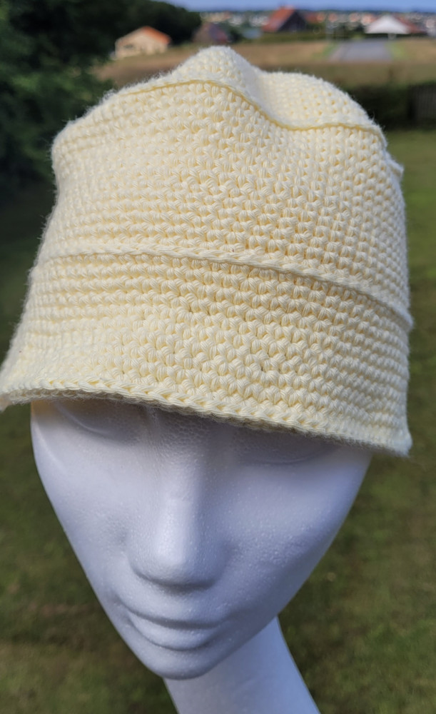 Bøllehat lys gul