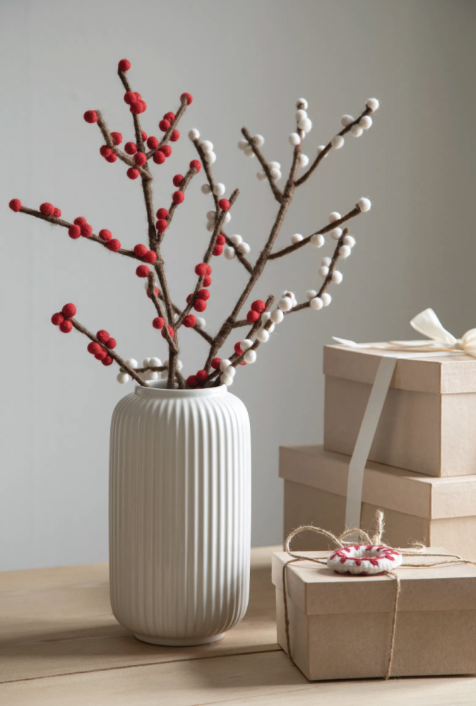 Filtet gren med røde bær