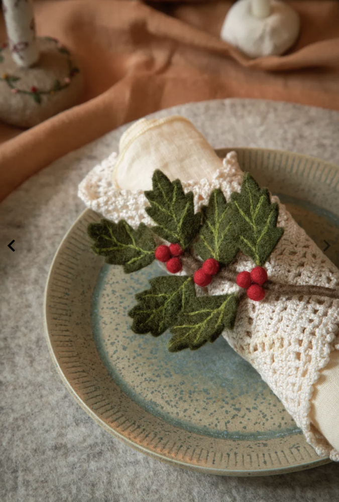 Filtet kristtjørn med røde bær - lille