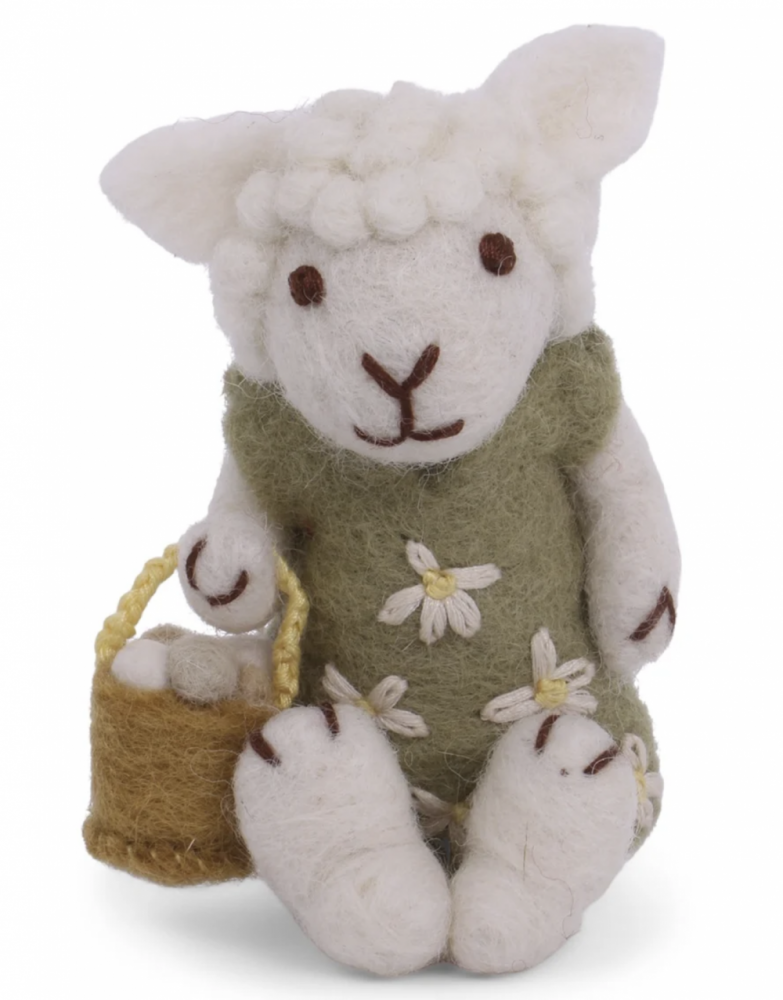 Filtet lam med grøn kjole og kurv, 11cm.