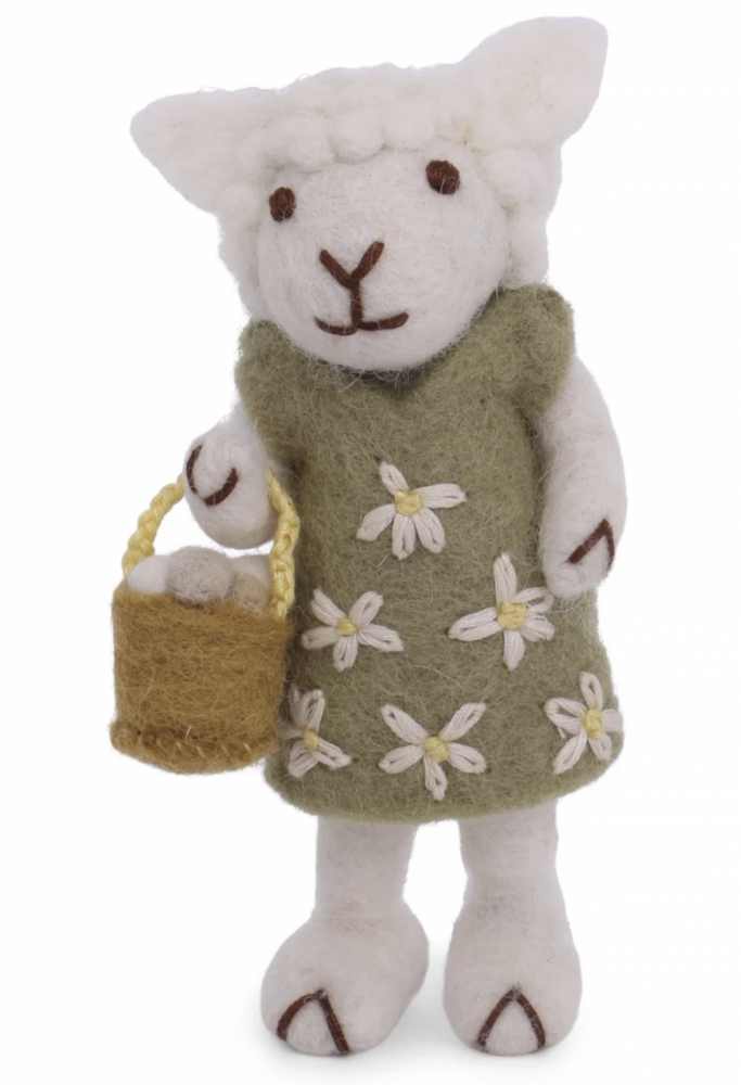Filtet lam med grøn kjole og kurv, 11cm.