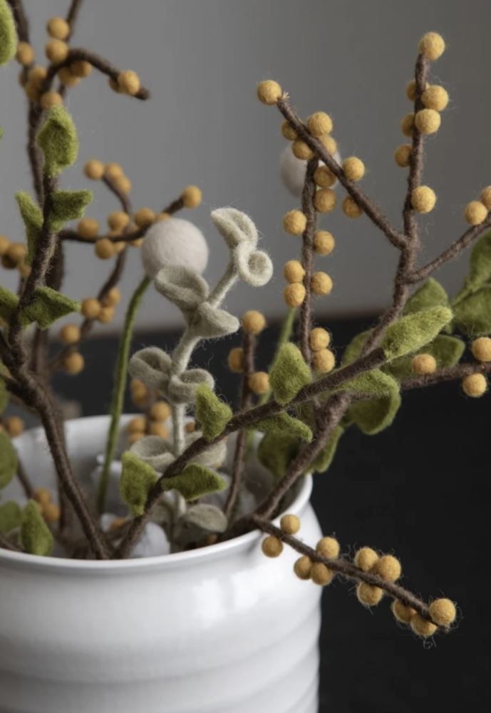 Filtet gren med grønne blade, 60cm.