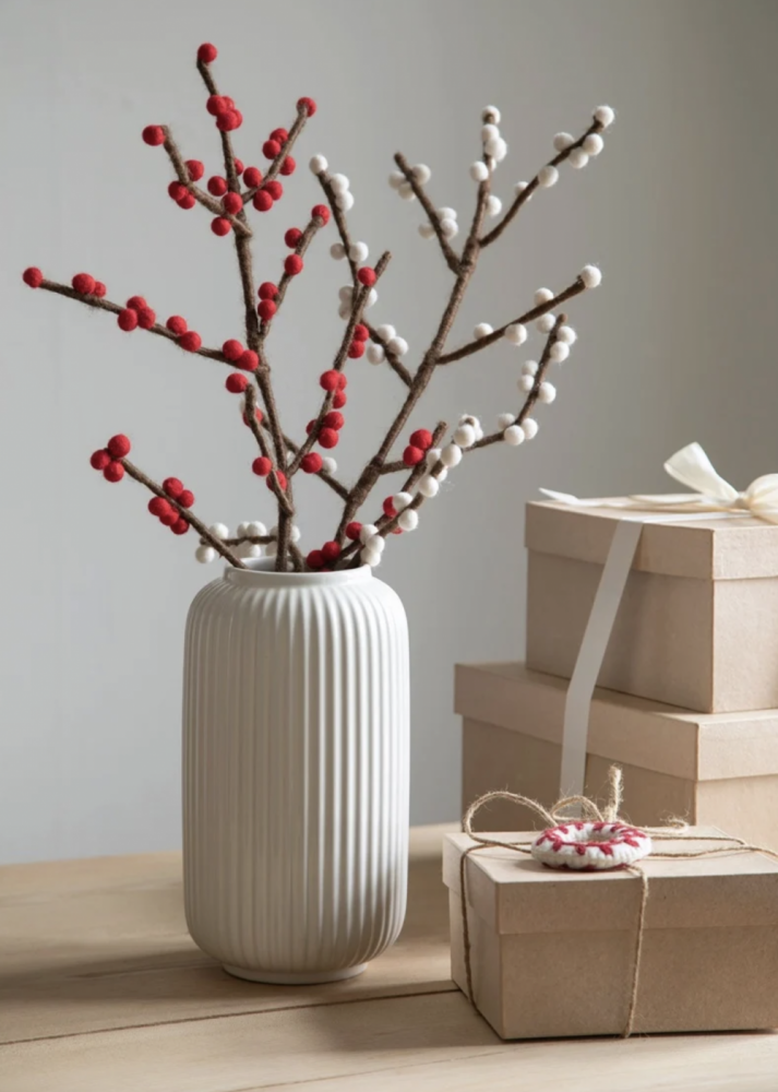 Filtet gren med hvide knopper, 60cm.