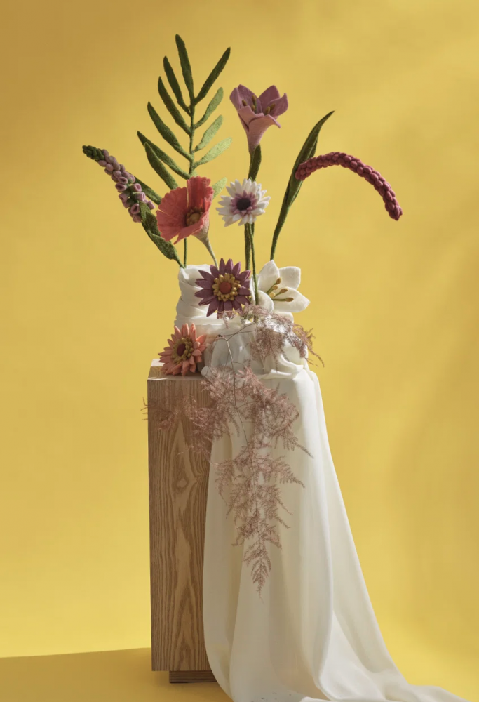 Gry og Sif gerbera i filt, hvid – 30 cm