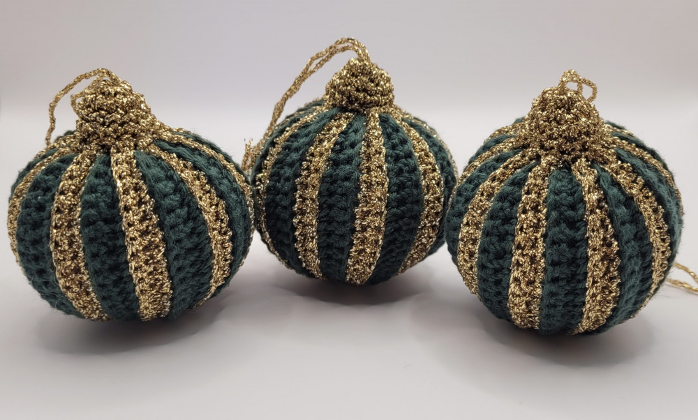 Hæklet julekugle grøn/guld