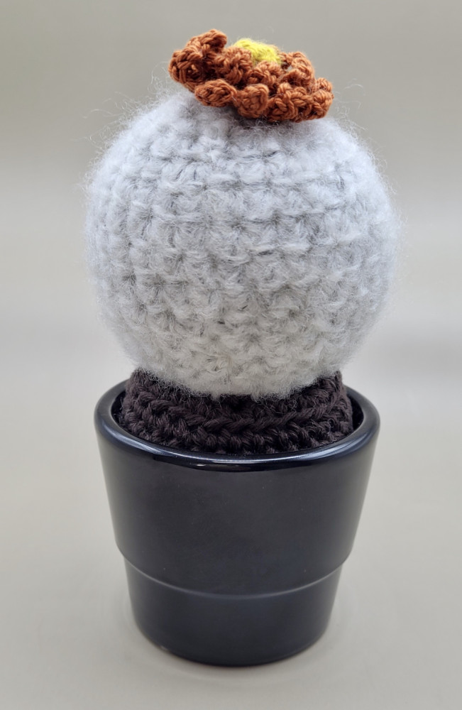 Hæklet rund, hvid kaktus 