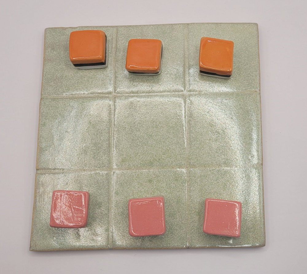 Keramik lakridskonfekt kryds og bolle, sart grøn spilleplade