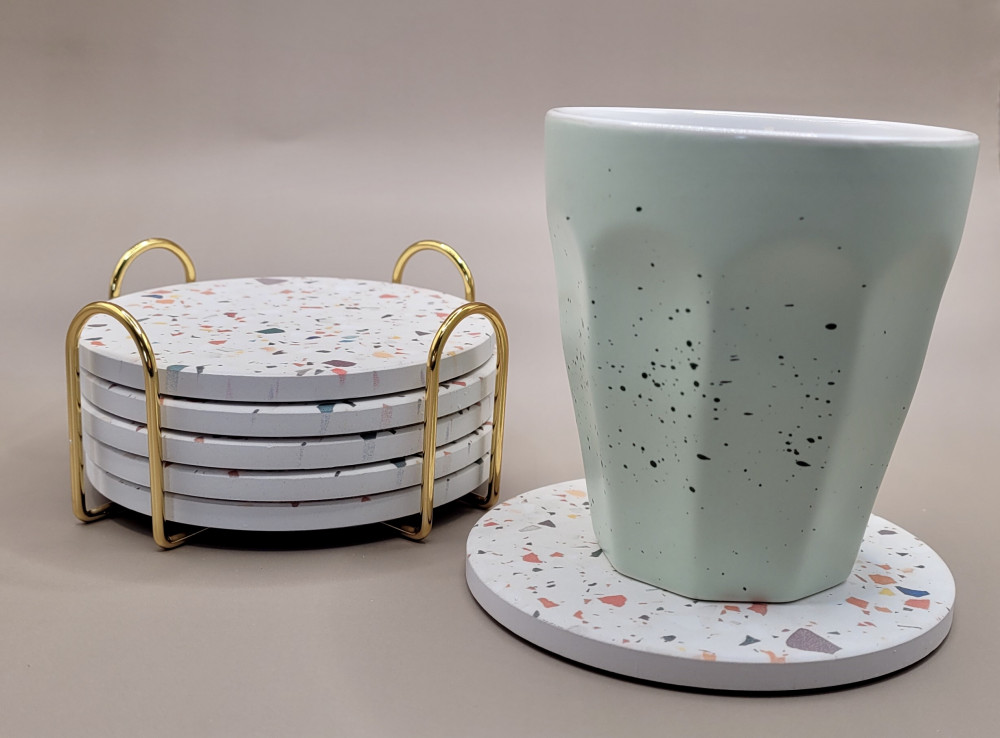 Keramiske glasbrikker med holder.