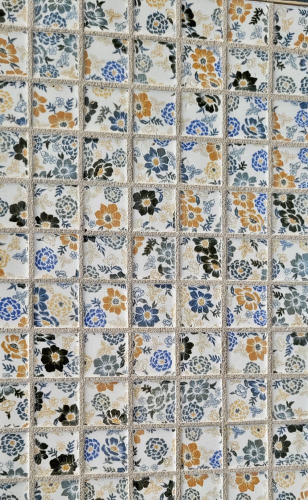 Lille sidebord med mosaikker - sendes ikke