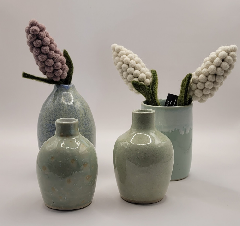 Minivase keramik, grøn med høj hals