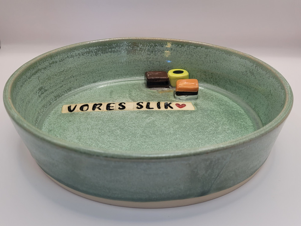 Slikskål i keramik grøn, "vores slik"