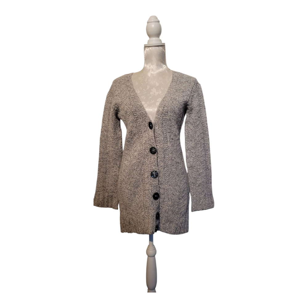 Strikket cardigan med sorte knapper