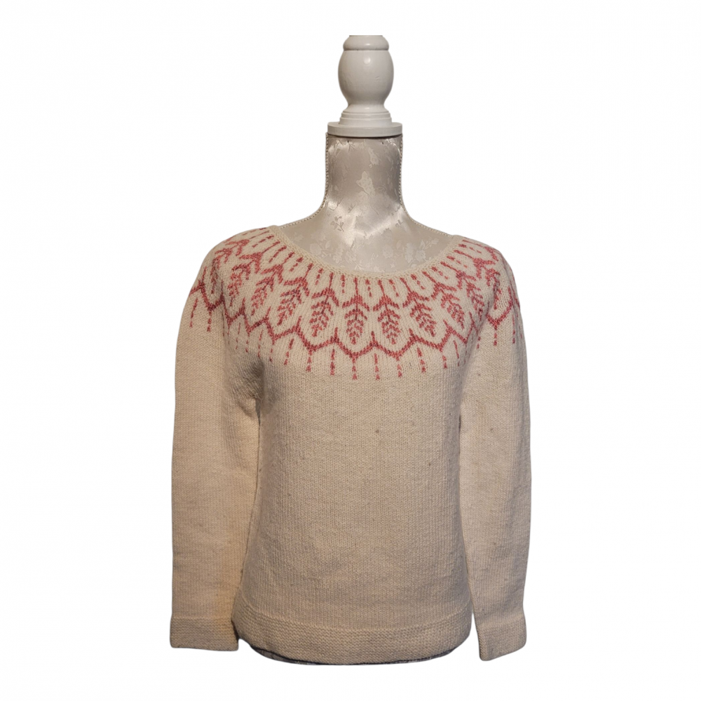 striksweater hvid med lyserød mønster