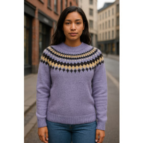 Striksweater lilla med kontrast farvet bærestykke