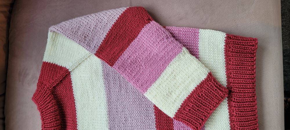 Sweater stribet, str. 5-6 år.