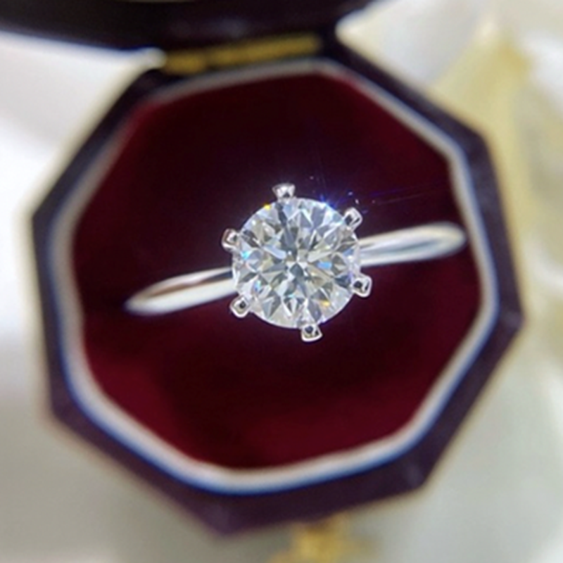 “Ezze” – 18KT Solitaire Ring, 1.00ct