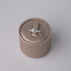 “Ezze” – 18KT Solitaire Ring, 1.00ct
