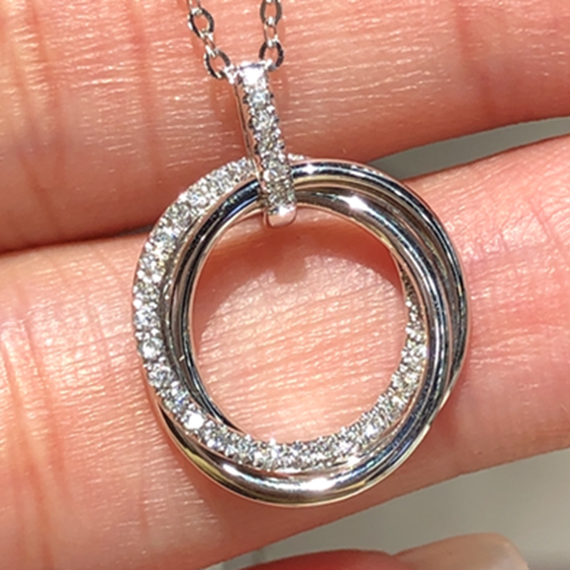 “Kate” – 18KT Collier, 0.149tcw