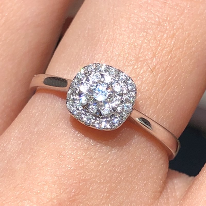 “Rania” – 18KT Ring, 0.22tcw