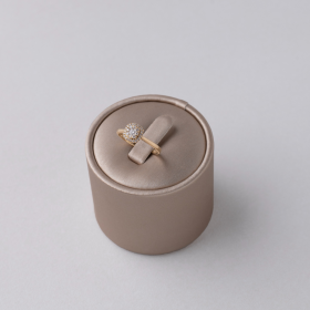 “Rania” – 18KT Ring, 0.22tcw