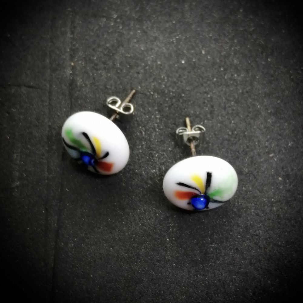 Øreringe, hvide, multifarvede