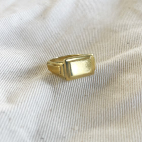 Signet ring