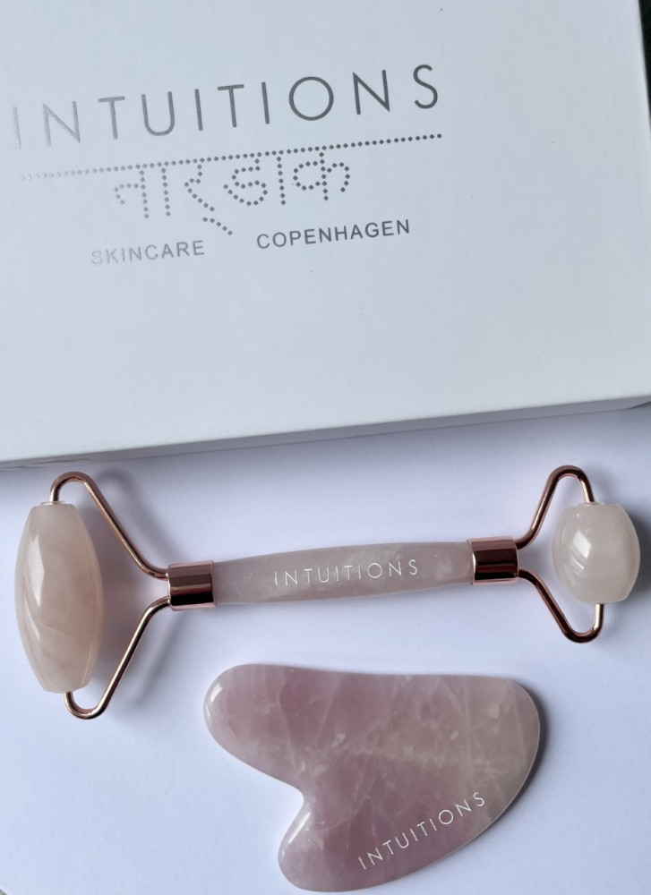 INTUITIONS ROSE QUARTS GUA SHA & ROLLER 