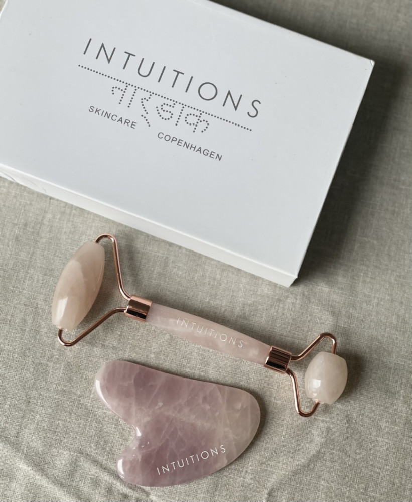 INTUITIONS ROSE QUARTS GUA SHA & ROLLER 