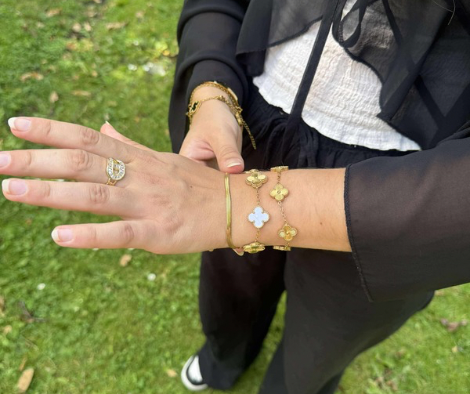 Kløverarmbånd hvid og guld