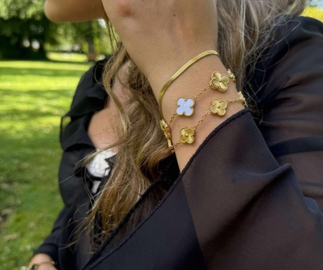 Kløverarmbånd hvid og guld