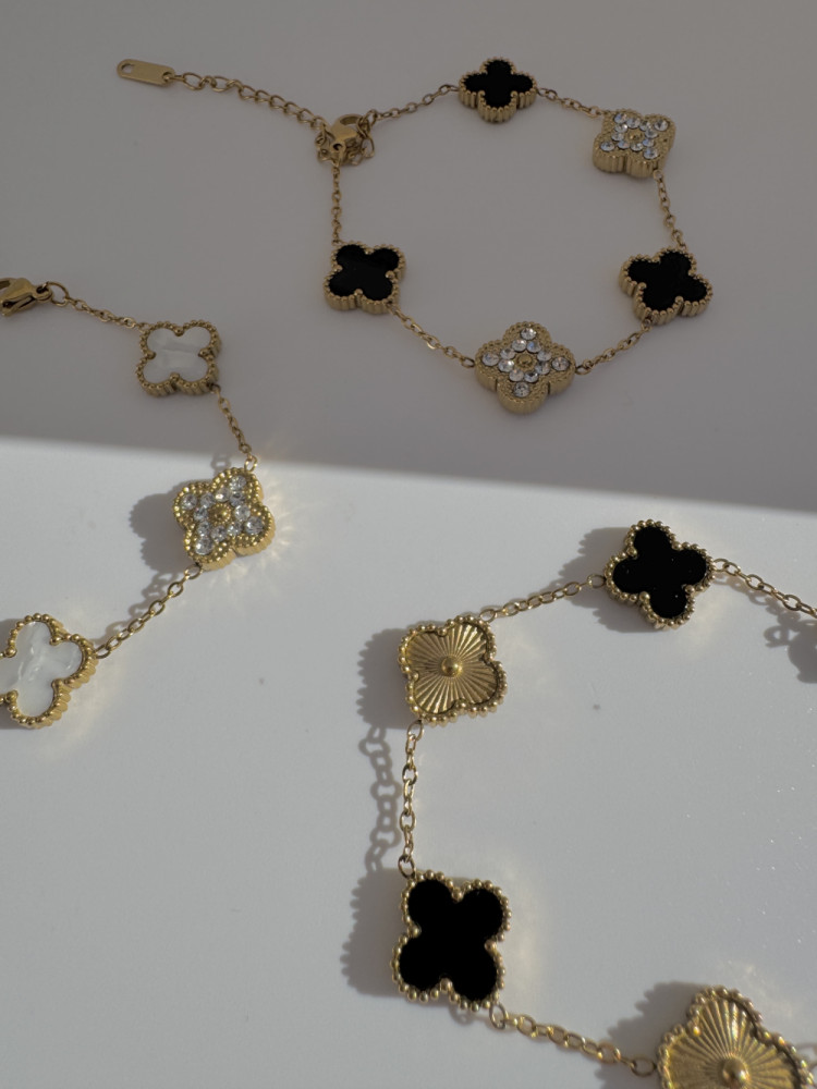 Kløverarmbånd sort med sten