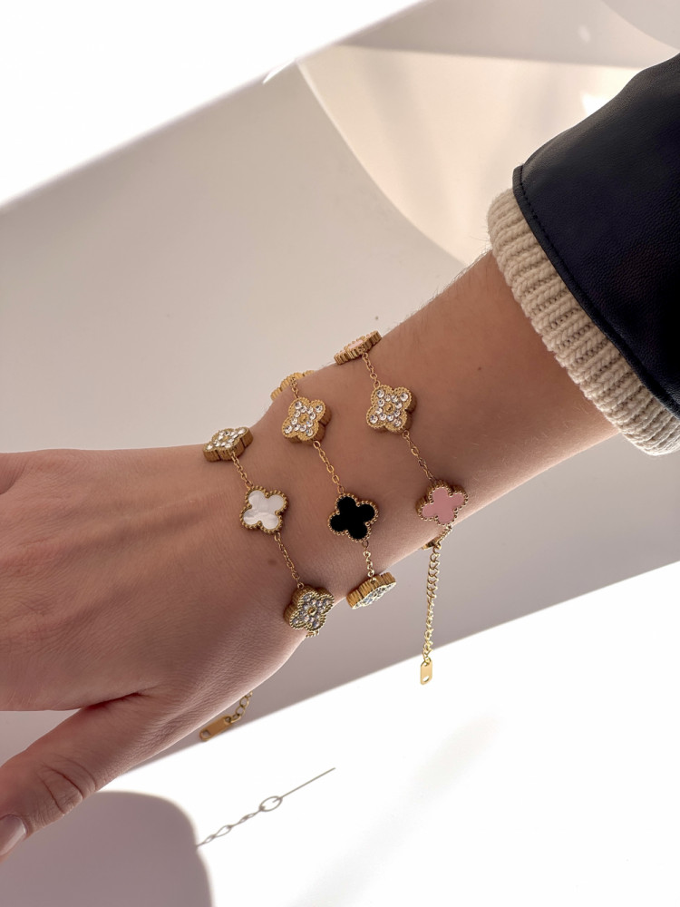 Kløverarmbånd sort med sten