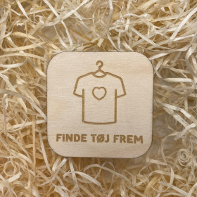 FINDE TØJ FREM, PIGE
