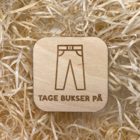 TAGE BUKSER PÅ