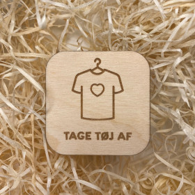 TAGE TØJ AF, PIGE
