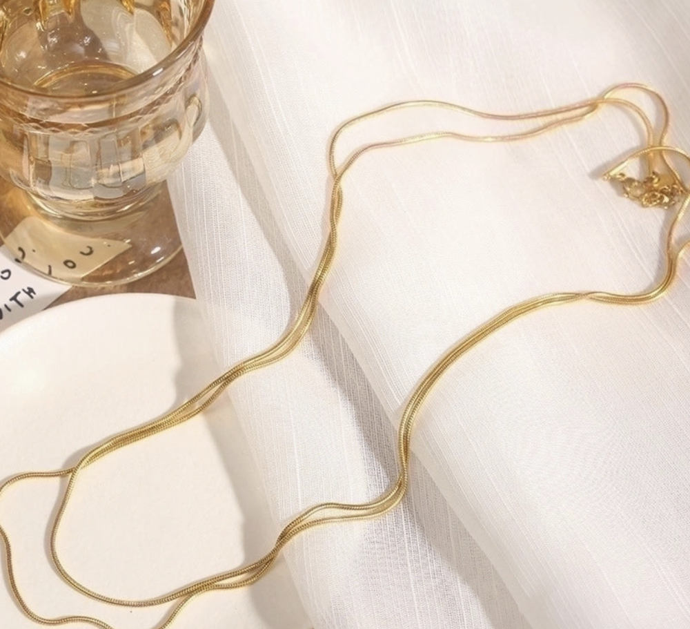 "NU TID" Halskæde 120cm lang 2mm kæde. 18k guld PVD 