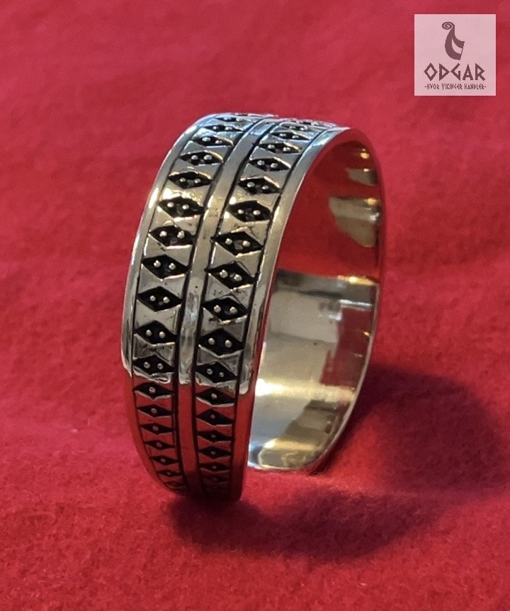 Armring viking i bronze, efter fund på Gotland i Sverige, 2cm