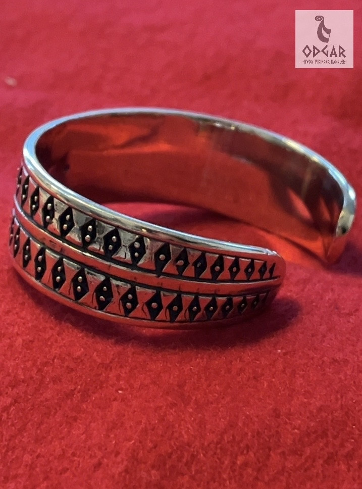 Armring viking i bronze, efter fund på Gotland i Sverige, 2cm