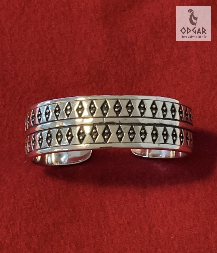 Armring viking i sølv, efter fund på Gotland i Sverige, 2cm